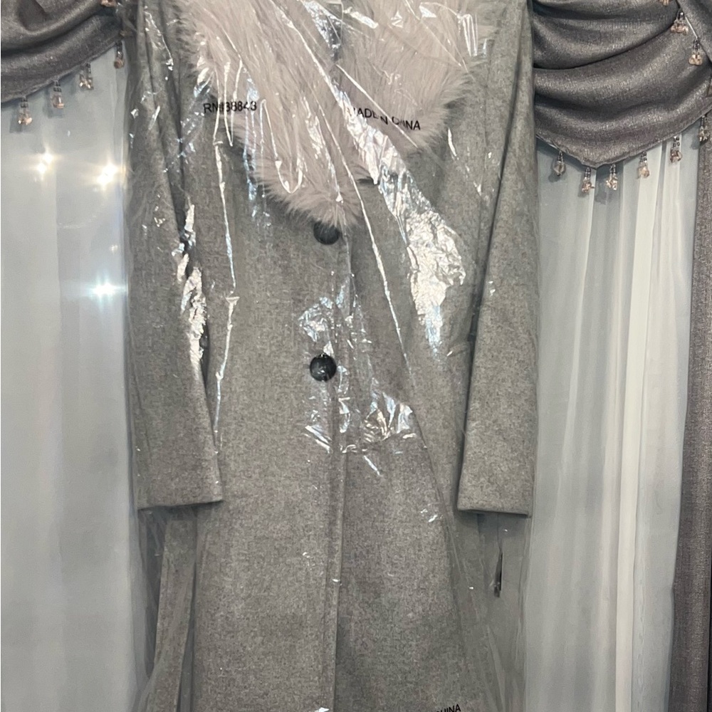 Beautiful Belted Faux Fur Collar Coat by Sam Edelman - Picture 5 of 6